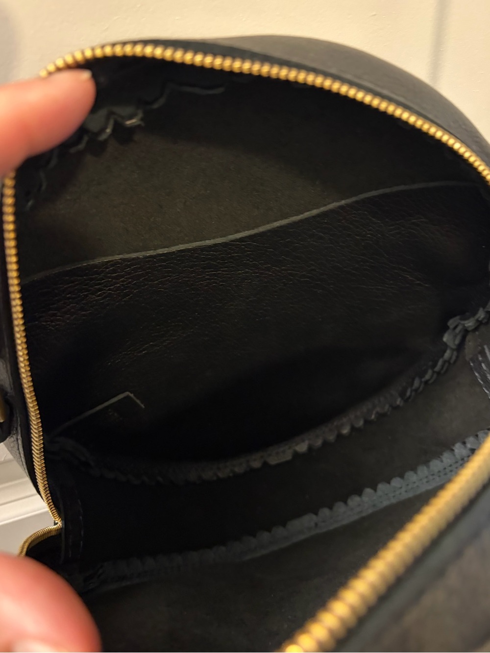 Portland Leather Round Large Crossbody Bag - Picture 7 of 13